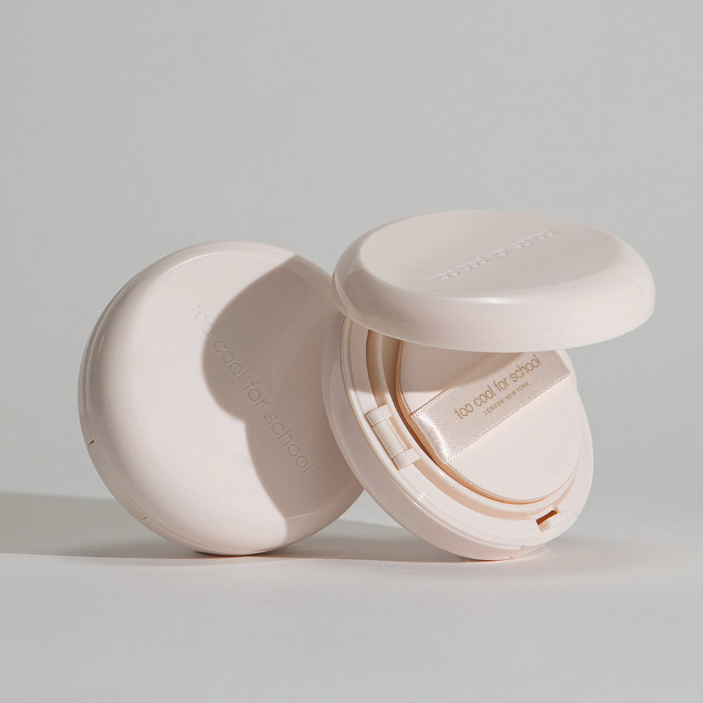 TOO COOL FOR SCHOOL Fixing Dew Cushion [Main Product + Refill] : duo de coussins poudres sur fond clair