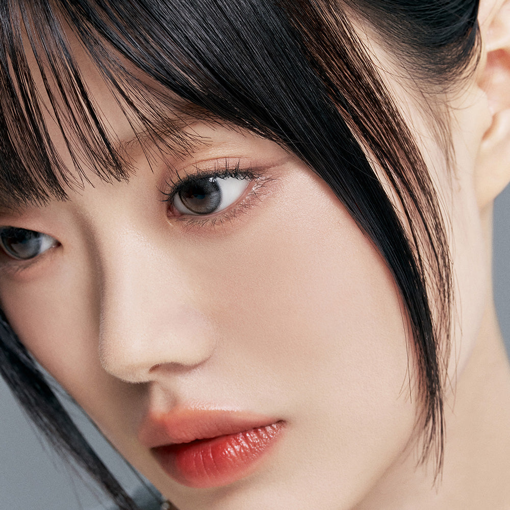 TOO COOL FOR SCHOOL Fixing Nude Fit Cushion [Product + Refill] sur peau, gros plan maquillage nude, visage de femme
