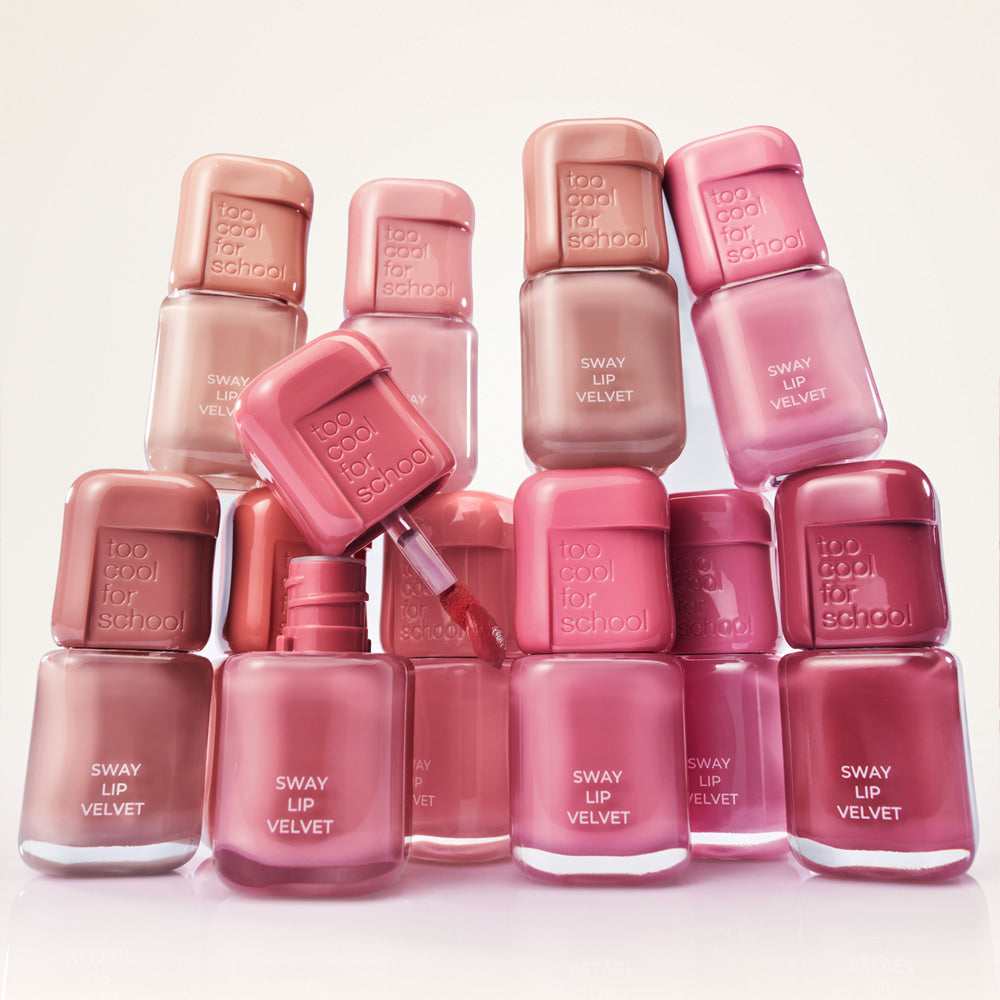 TOO COOL FOR SCHOOL Sway Lip Velvet : packshots de rouges à lèvres effet velours, tons rose, fond clair