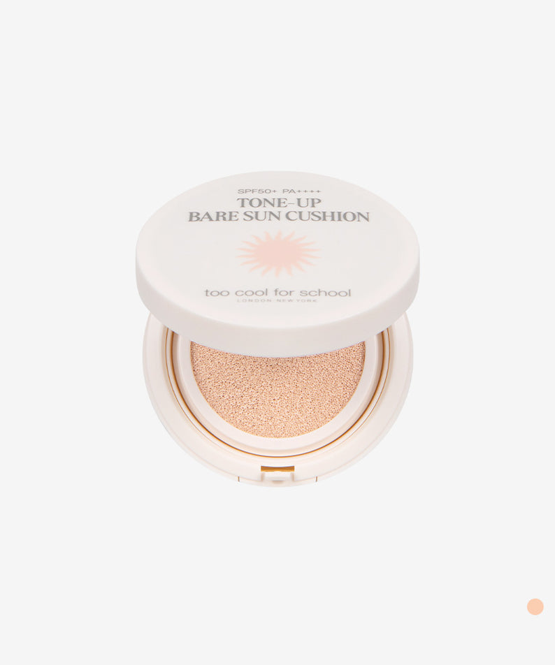 TOO COOL FOR SCHOOL Tone Up Bear Sun Cushion ouvert, vue d'un coussin teinté conçu pour illuminer la peau et protéger du soleil.