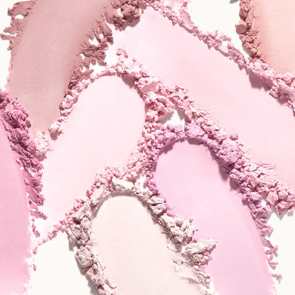 TOOQ Master Piece Face Shadow Palette de la marque TOOQ, palette maquillage rose en poudre, gros plan en studio.