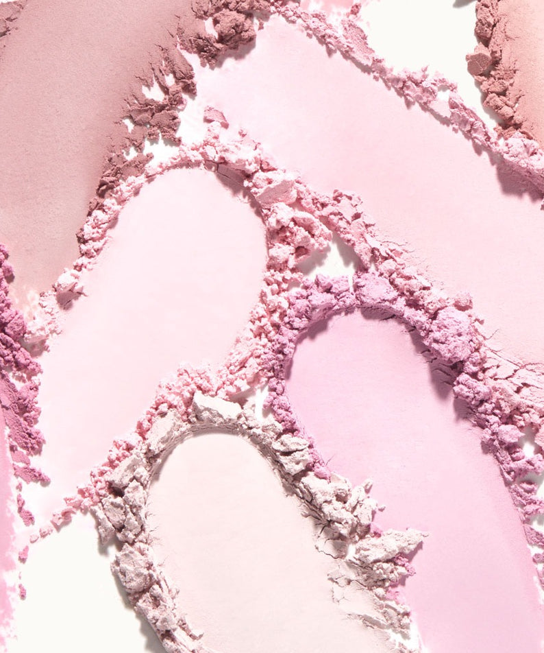 Palette de maquillage rose éclatant - TOOQ Master Piece Face Shadow Palette parfaite pour un look glam lumineux.