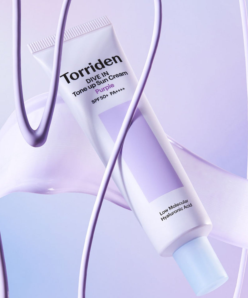 TORRIDEN Dive In Tone Up Sun Cream Purple 50+PA++++ 60ml, crème solaire violette de la marque, sur flacons blancs et tubes.