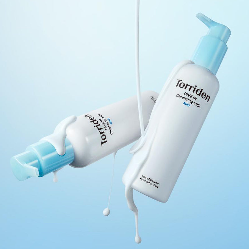 TORRIDEN Divein Low Molecular Hyaluronic Acid Cleansing Milk 200ml, lait nettoyant bleu, bouteilles sur fond pastel, contexte visuel.