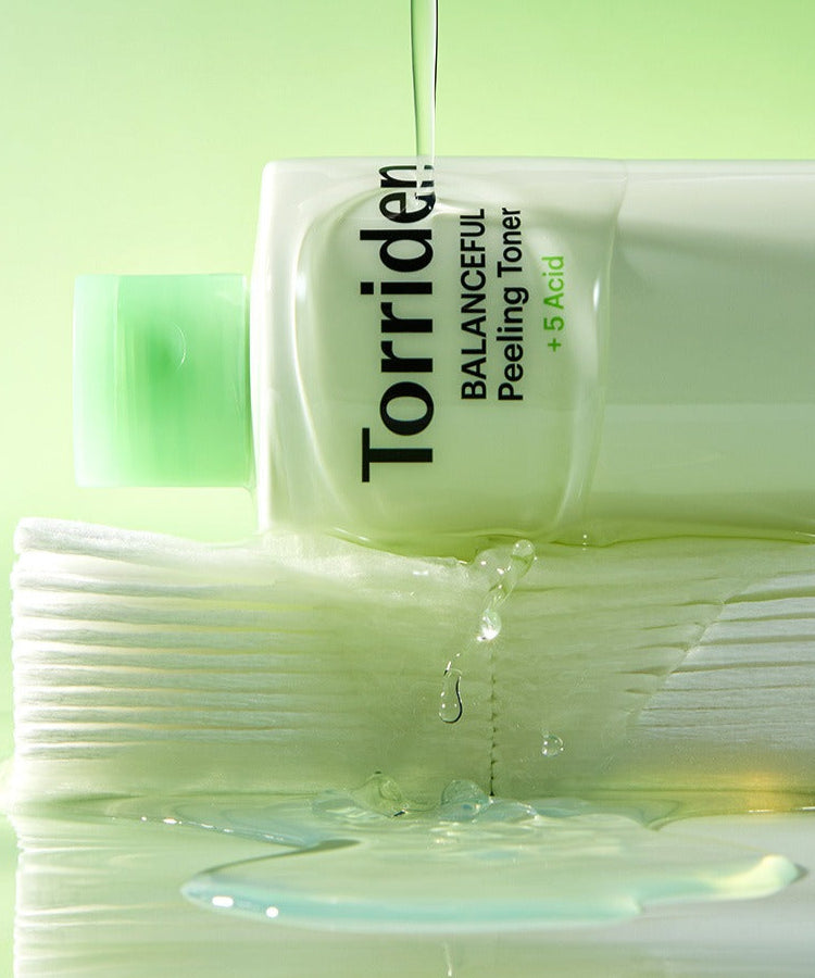 TORRIDEN Balanceful Peeling Toner 250ml, exfoliant visage doux et rafraîchissant sur un fond vert, beauté et soins de la peau