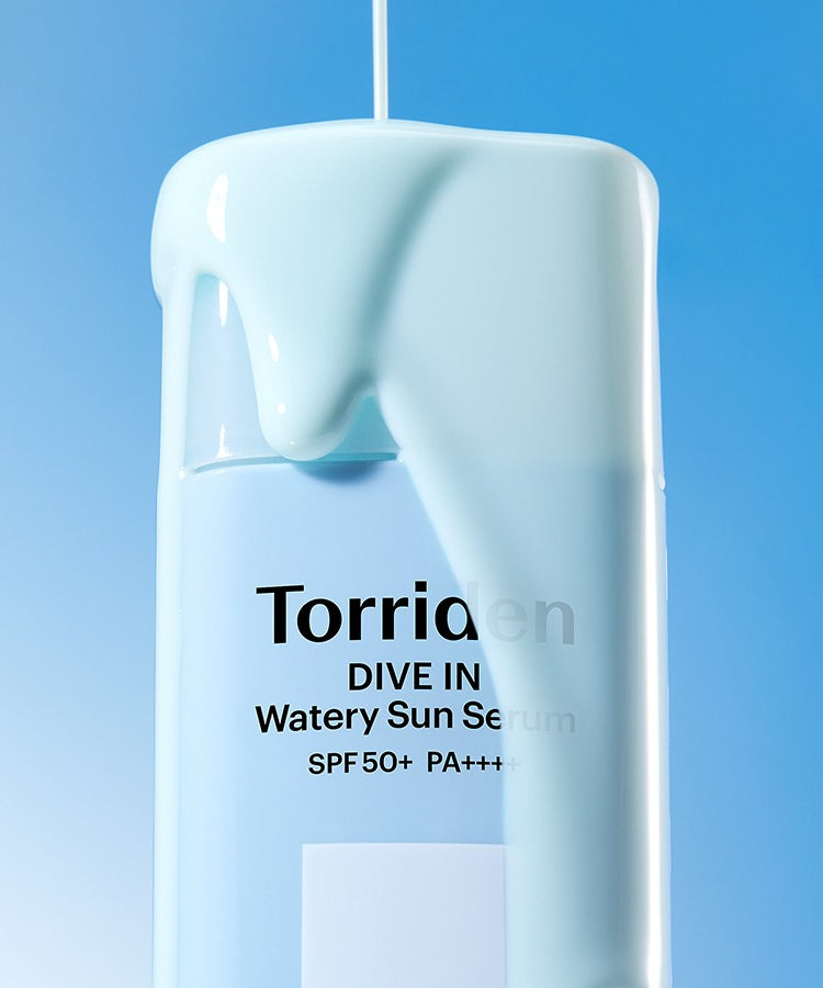 TORRIDEN Dive In Watery Sun Serum SPF50+PA++++ 50ml, sérum solaire hydratant avec protection haute, fond bleu minimaliste