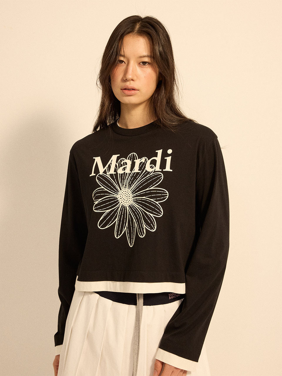TSHIRT LONG SLEEVE FLOWERMARDI LAYERED DETAIL_BLACK IVORY Mardi Mercredi : t-shirt manches longues noir et ivoire, style chic