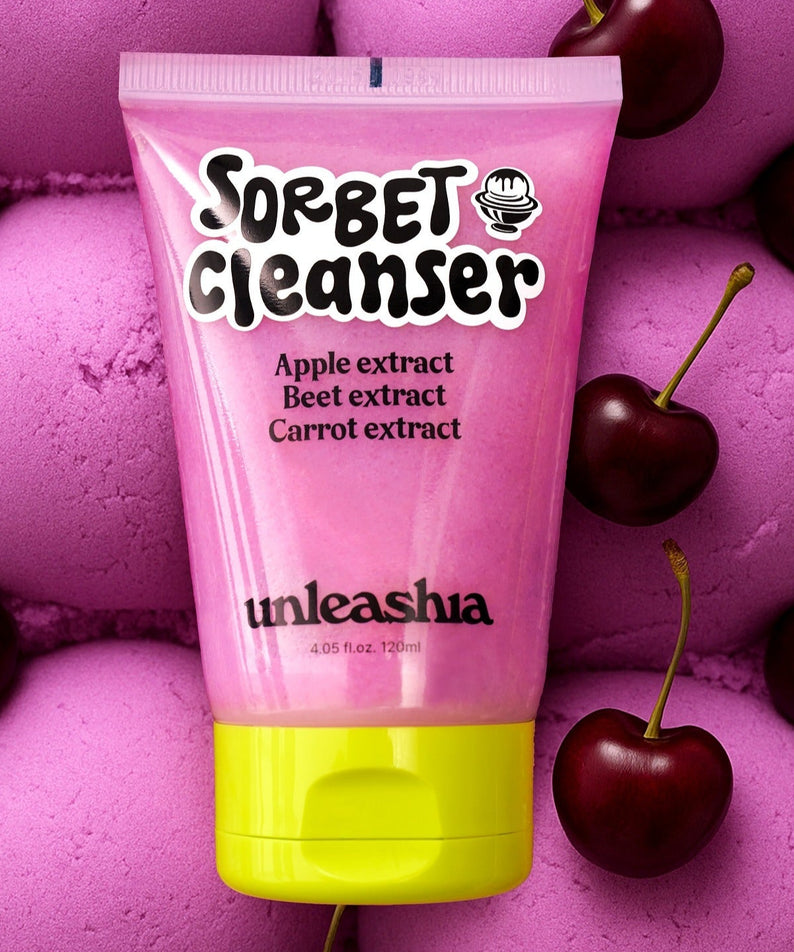 UNLEASHIA ABC Sorbat Facial Cleanser 120ml : tube rose “Sorbet Cleanser” sur fond violet, cerises et poudre, produit démaquillant.