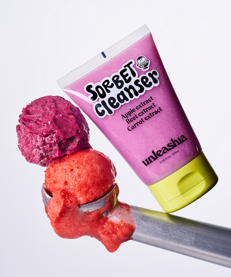 UNLEASHIA ABC Sorbat Facial Cleanser 120ml, tube rose sur fond blanc avec scrub de fruits rouges, marque UNLEASHIA