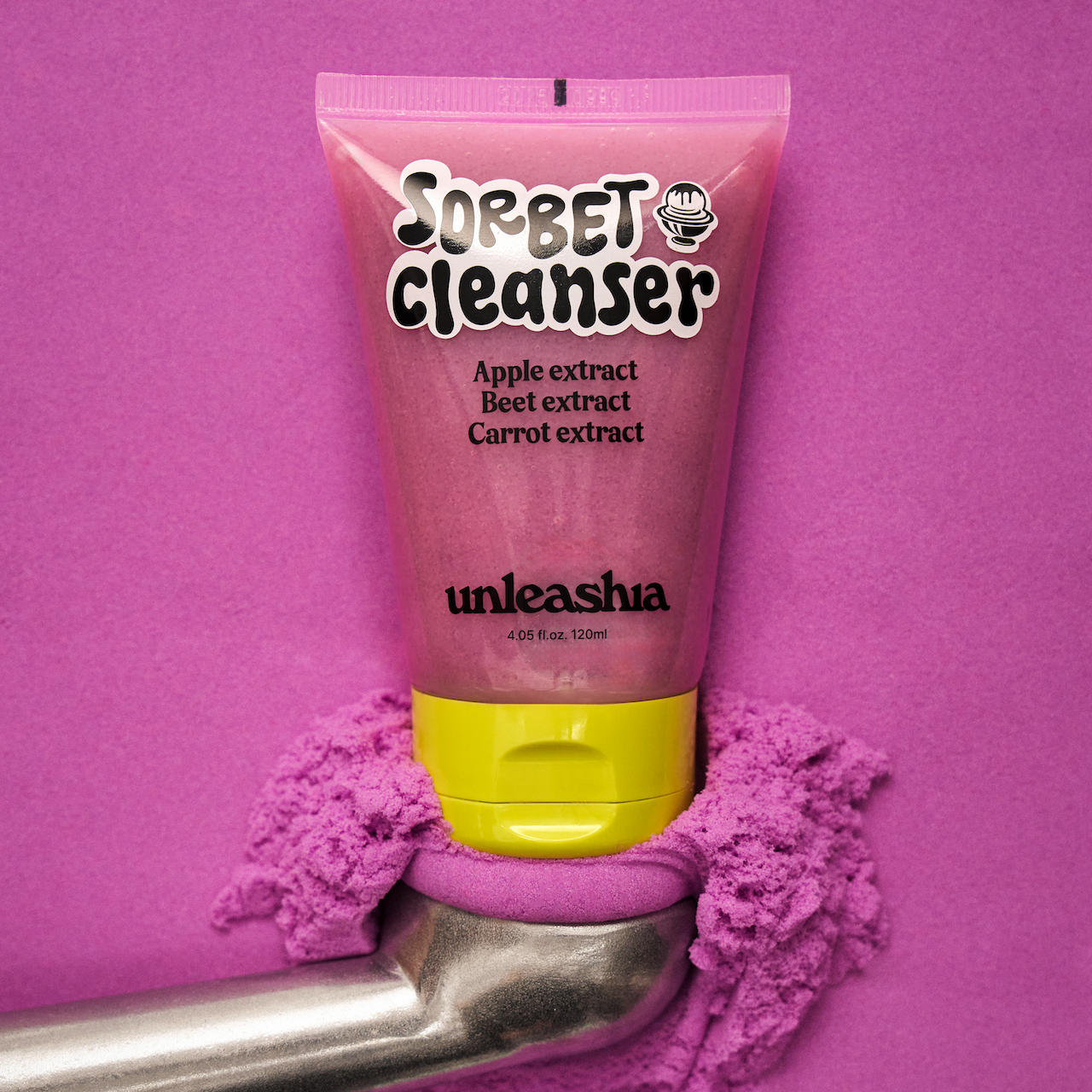 UNLEASHIA ABC Sorbat Facial Cleanser 120ml, tube rose sur fond violet, marque UNLEASHIA visible, produit soin visage
