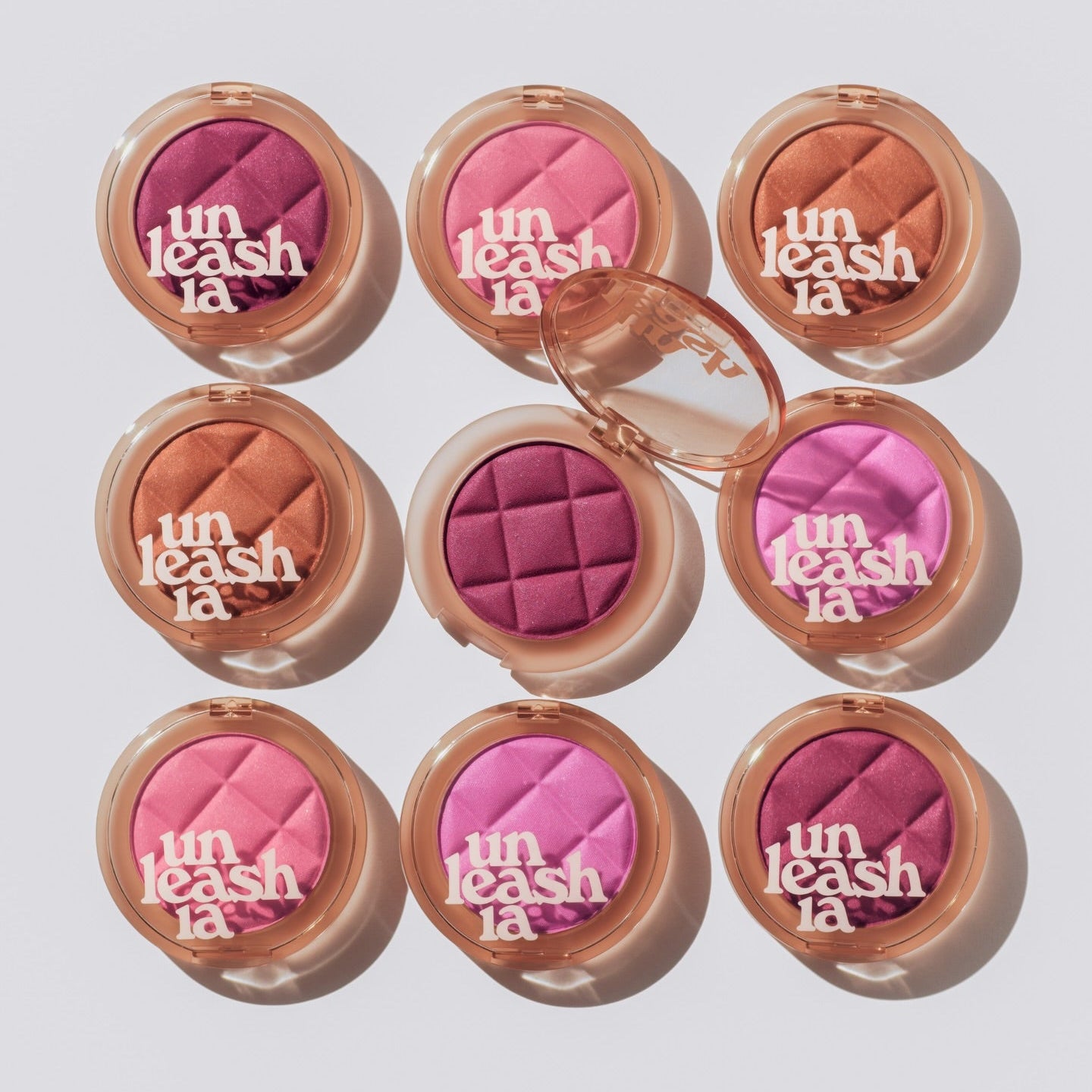UNLEASHIA Dough Dough Waffle Blush de la marque UNLEASHIA, fards blush roses en packaging sur fond clair, vue produit