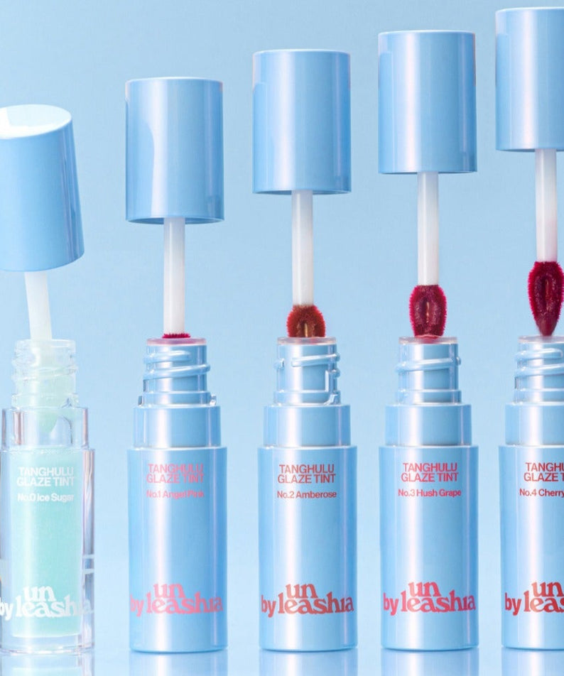 UNLEASHIA Tanghulu Glaze Tint, pack coloré sur fond bleu, la marque UNLEASHIA en vedette, tints brillant