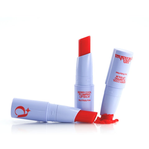 UNLEASHIA the Berry Cool Plumping Lip Balm, baume lèvres rouge et bleu sur fond blanc, visuel produit de la marque