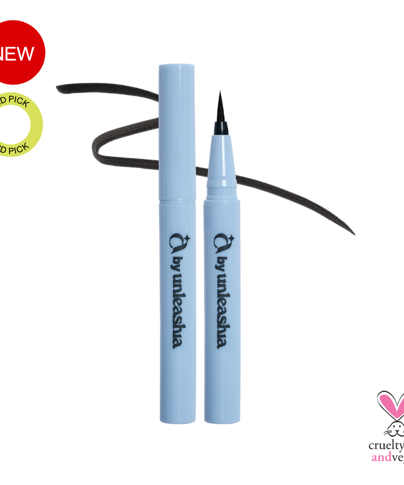 UNLEASHIA the Power Non-Stop Liquid Eyeliner de Unleashia, sur fond clair, avec trace de liner noir et flacons