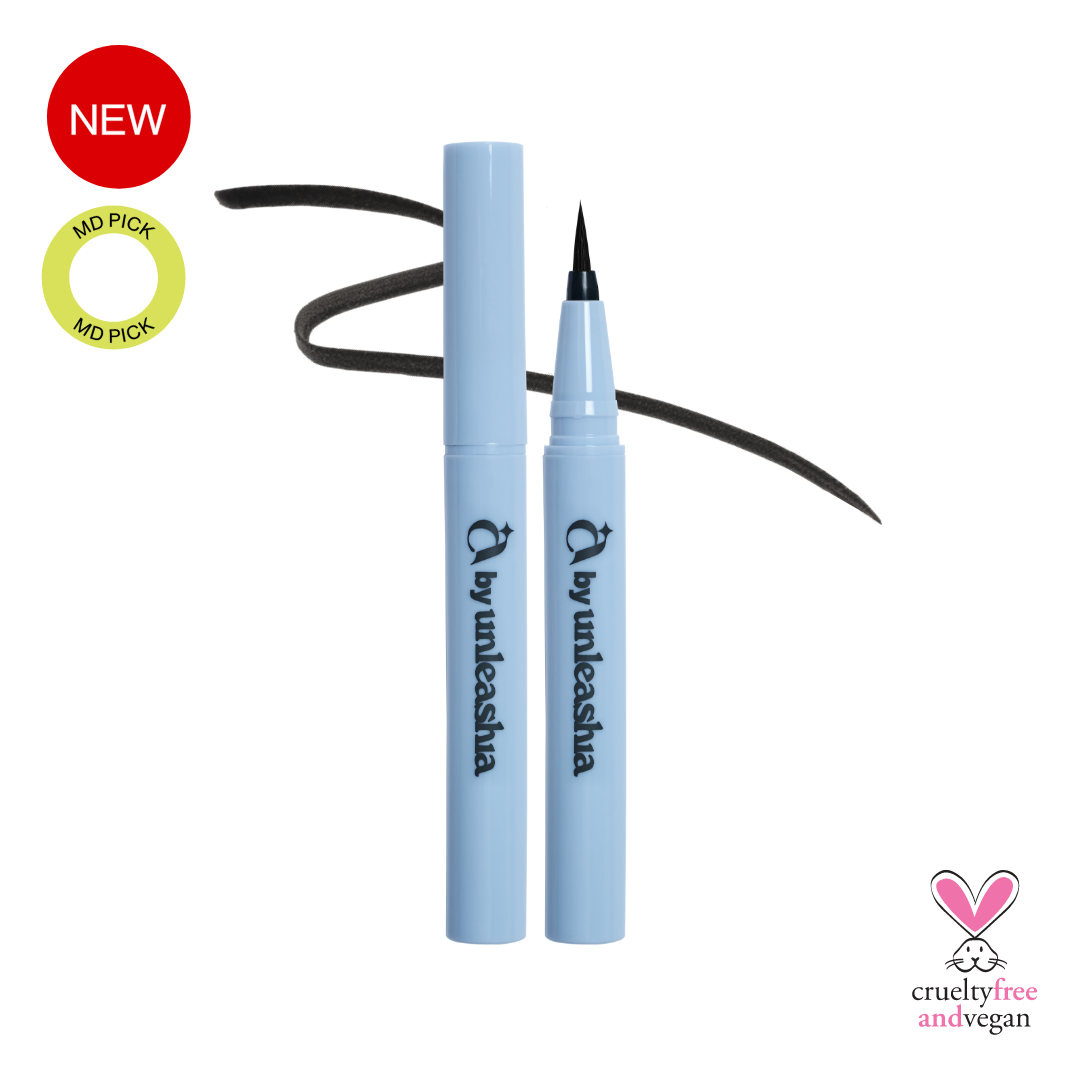 UNLEASHIA the Power Non-Stop Liquid Eyeliner de Unleashia, sur fond clair, avec trace de liner noir et flacons