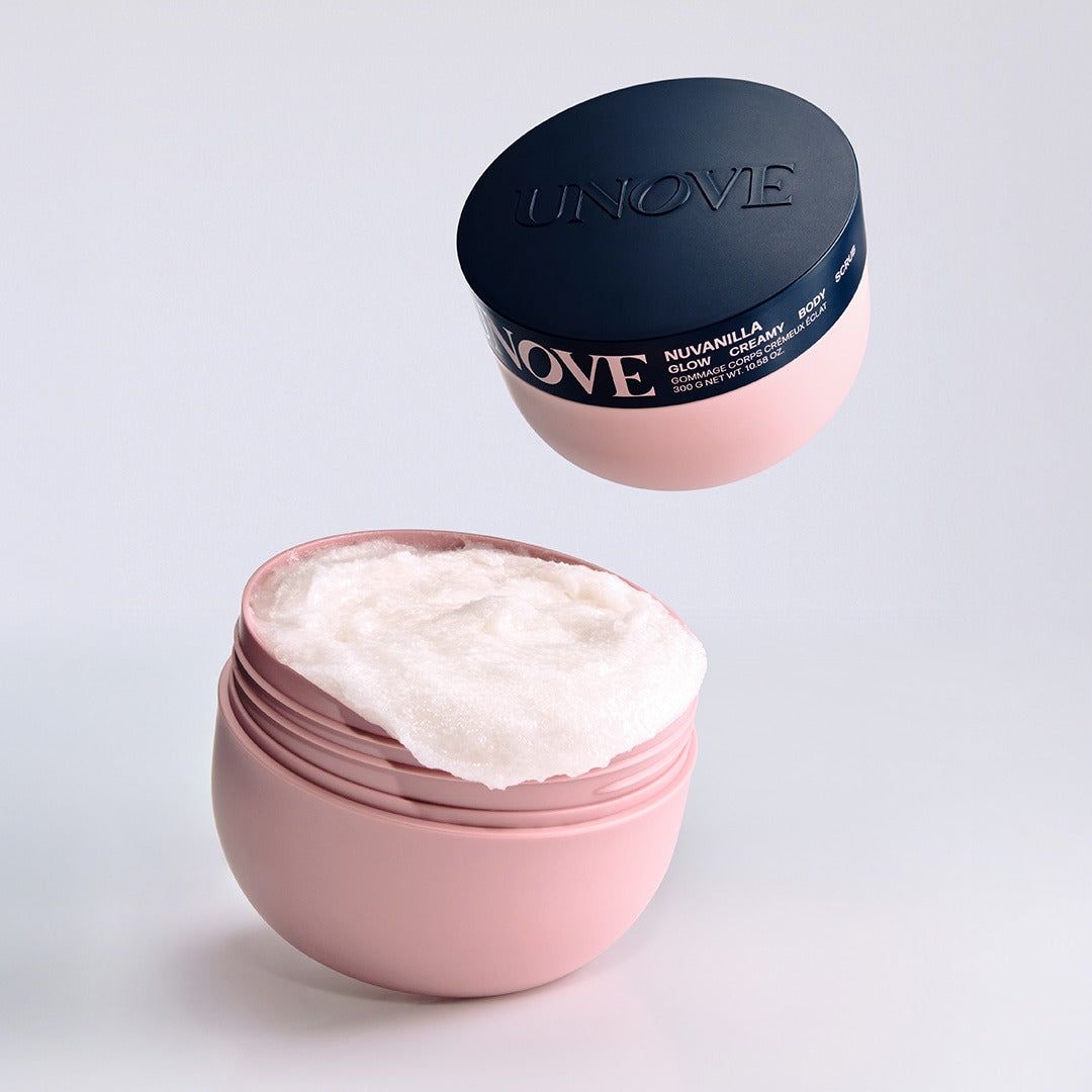 UNOVE Anove Glow Creamy Body Scrub 300g : pot rose crème exfoliante, texture blanche, fond clair, marque UNOVE en visuel