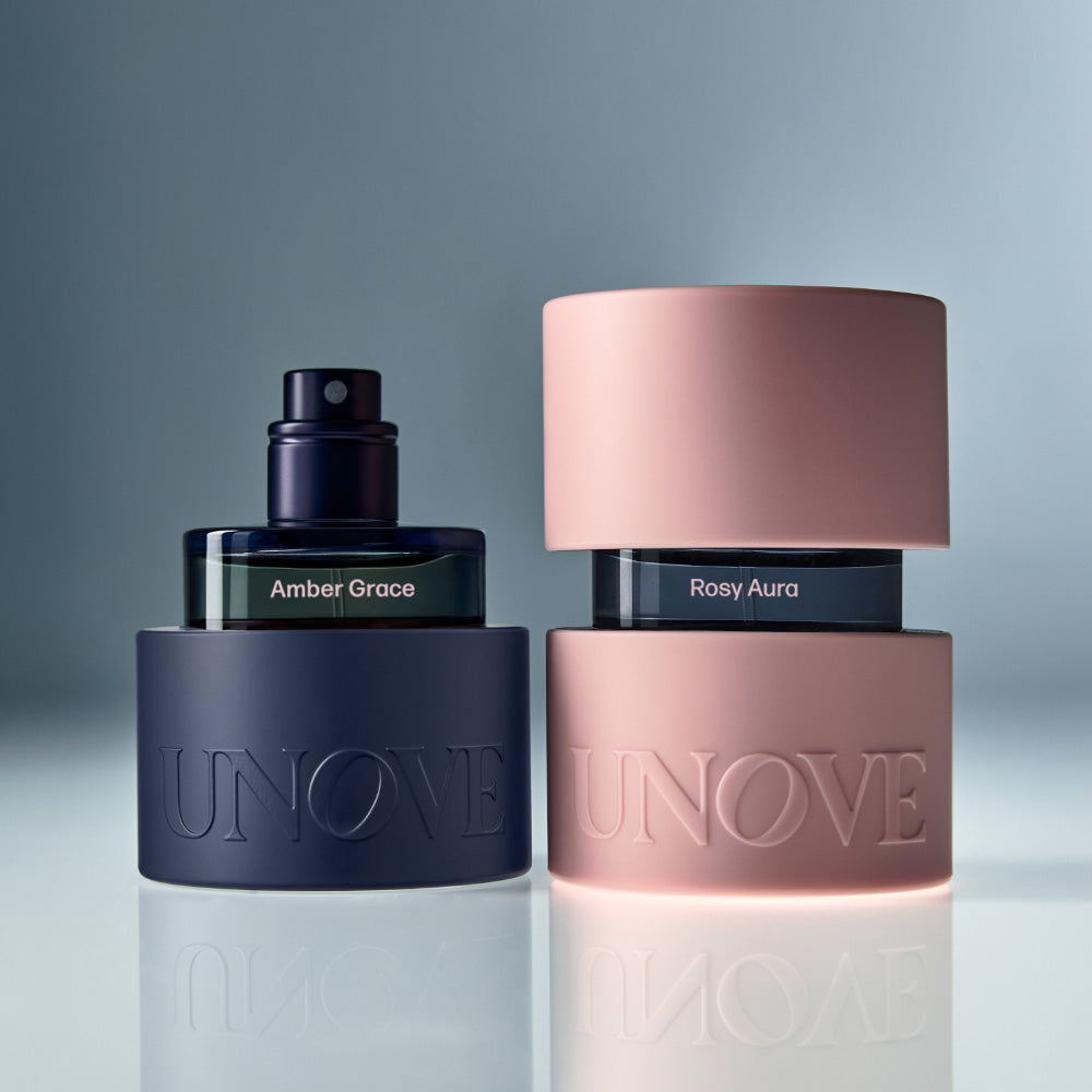 Photo du UNOVE Eau De Parfume de la marque UNOVE, flacons sur fond bleu clair, ambiance moderne