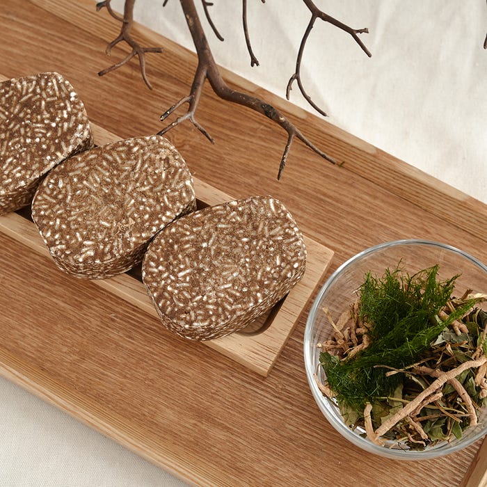 URANG Moringa Scalp Strengthening Shampoo Bar disponible sur Ma petite Coree, ton Eshop 100% K-beauty en direct de Seoul
