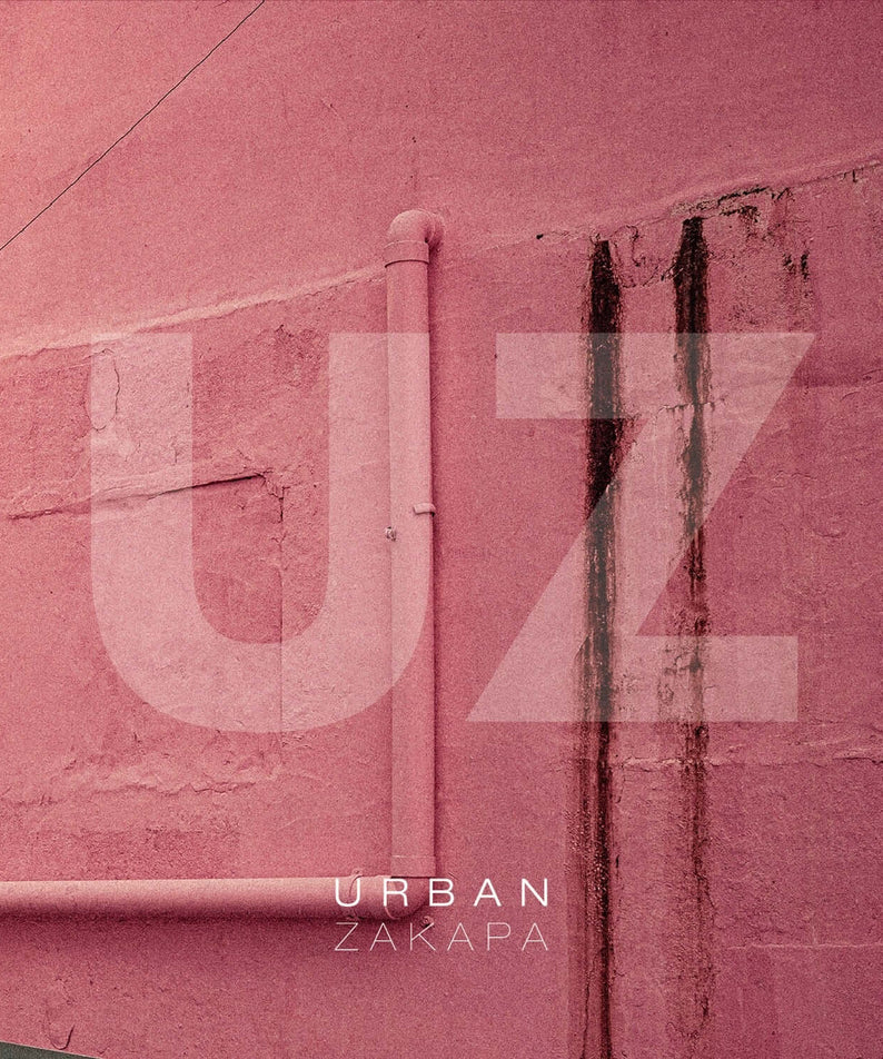 URBAN ZAKAPA - [Stay] - Album Kpop : couverture avec mur rose tagué, style urbain, marque URBAN ZAKAPA, ambiance nocturne.