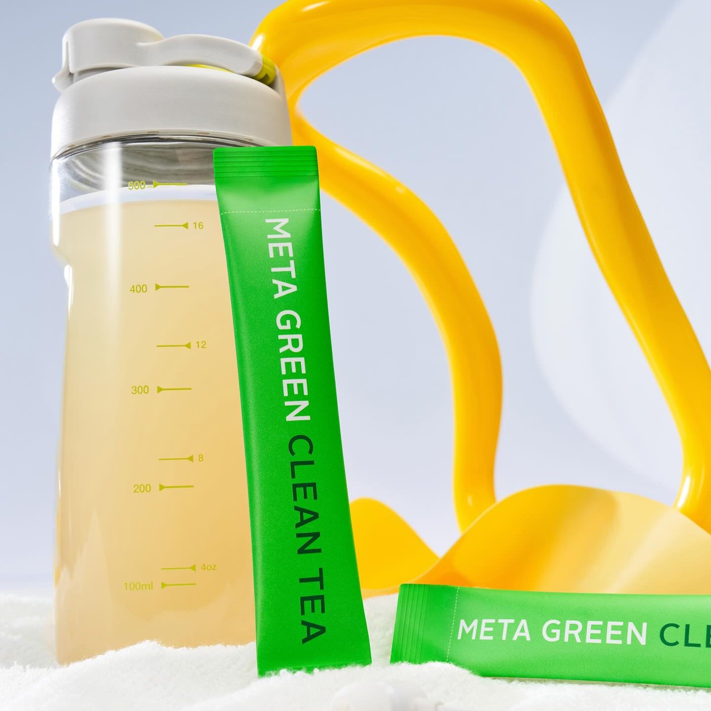 VITAL BEAUTIE Meta Green Clean Tea 10 Packets, sachets verts sur fond clair, tasse et cuillère, visuel produit marque