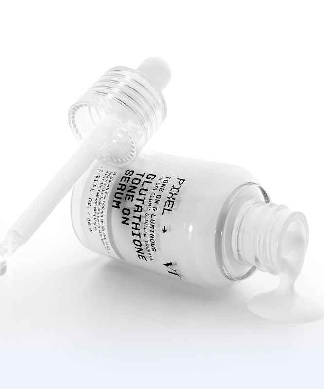 VT COSMETIC Glutathione Tone-On Serum 30ml de la marque VT COSMETIC, flacon et texture sur fond blanc.