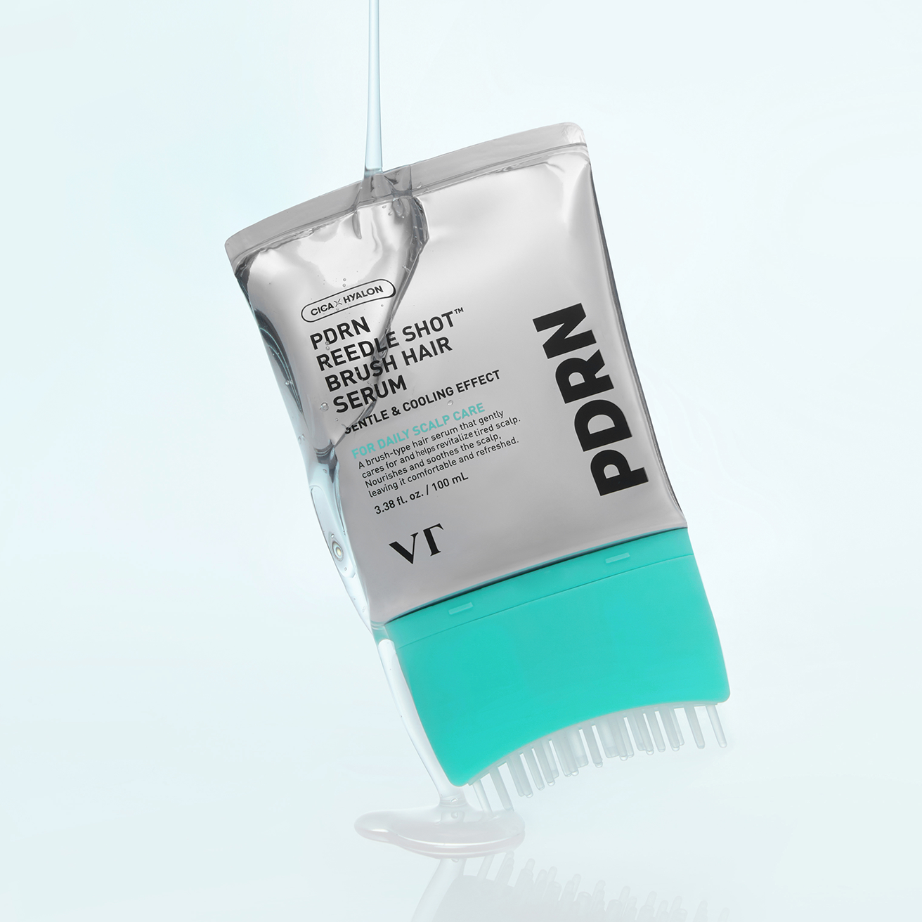 Décris l'image en français : VT COSMETIC PDRN Riddleshot Brush Hair Serum 100ml, flacon maquillé sur fond clair.