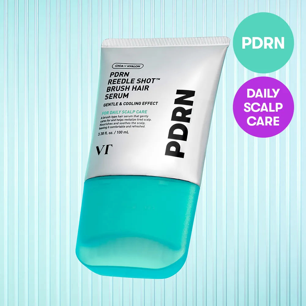 VT COSMETIC PDRN Riddleshot Brush Hair Serum 100ml, sérum cheveux VT Cosmétique sur fond bleu rayé, effect quotidien du cuir chevelu.