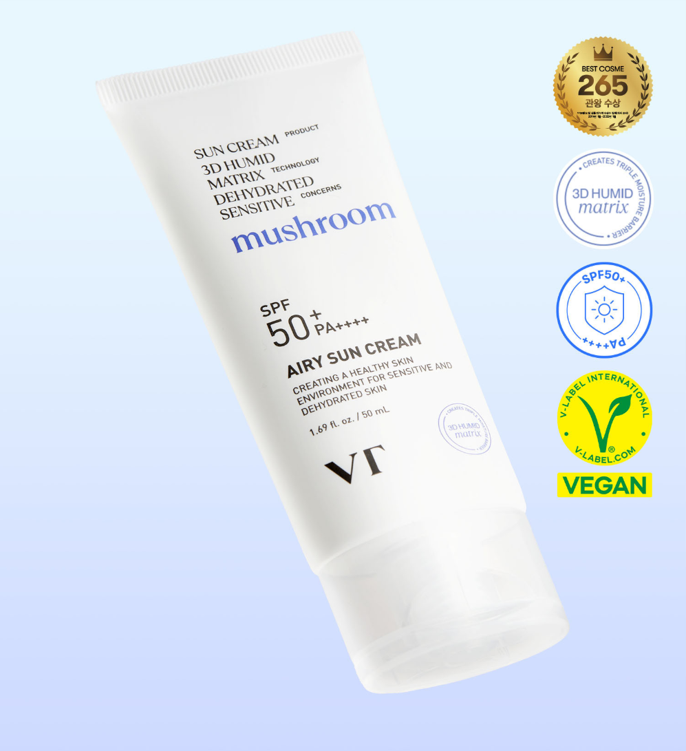 VT COSMETICS Airy Sunscreen 50ml de VT Cosmetics, tube blanc sur fond bleu clair, avec logos SPF50 et hydratation.