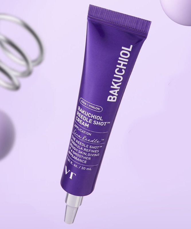 VT COSMETICS  Bakuchiol Riddle Shot Cream 30ml, tube violet sur fond pastel avec accessoires, photo produit.