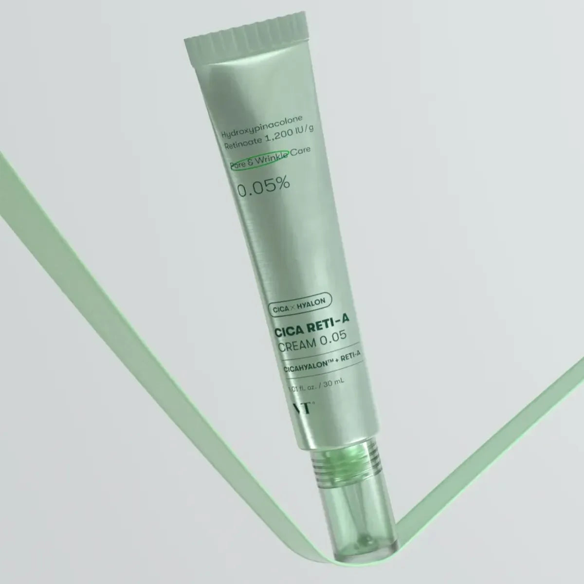 VT COSMETICS  Cica Reti-A Cream 0.05 30ml, tube crème cicatrisation Cica, fond blanc, visuel cosmétique clean.