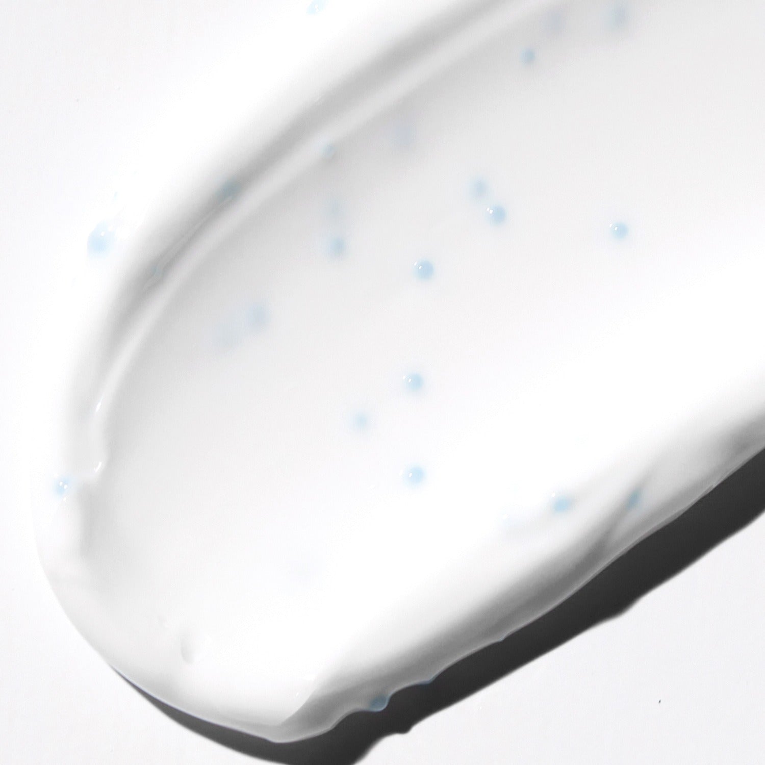 VT COSMETICS PDRN Cream RX 60ml, photo en gros d’une crème blanche sur fond clair, texture et gouttes visibles.