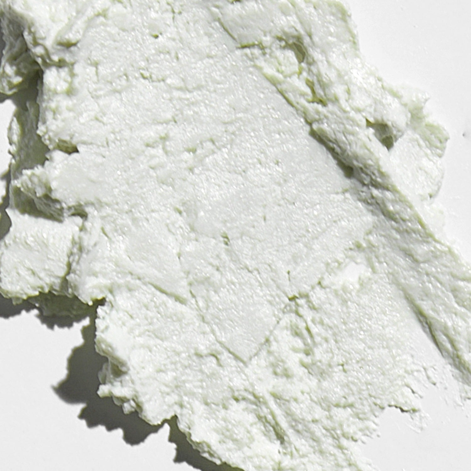 Décris l'image en français en mentionnant le produit, la marque et le contexte visuel : VT COSMETICS PDRN Essennce Glow Sun Pact 10g