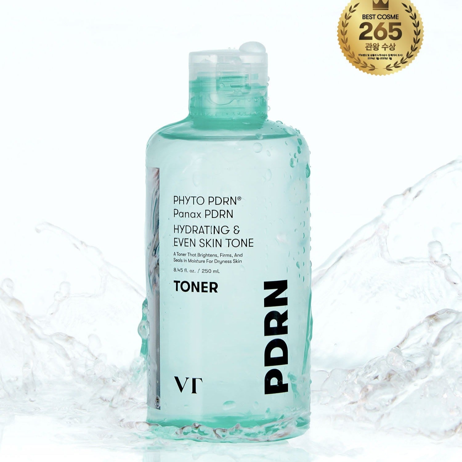VT COSMETICS PDRN Toner 250ml de VT Cosmetics, bouteille en gros plan sur fond éclaboussures d’eau, esthétique cosmétique
