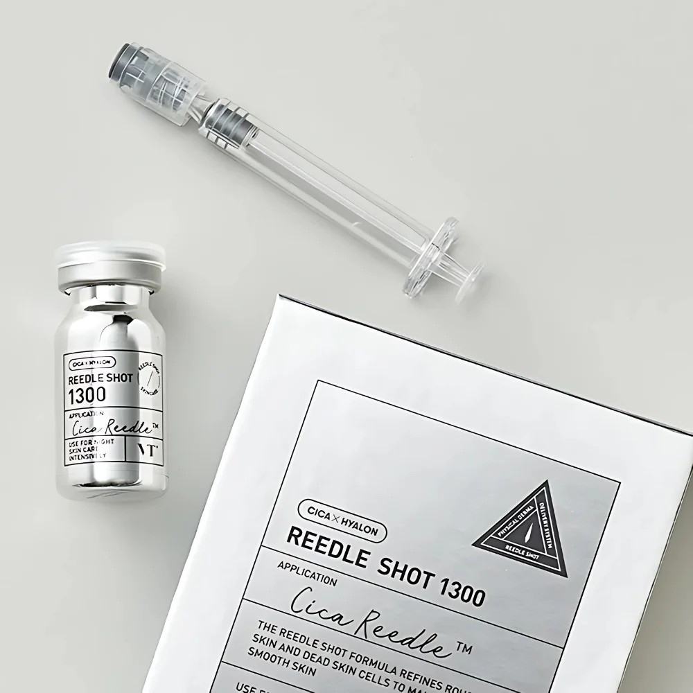 VT COSMETICS Riddle Shot 1300 8ml : sérum en flacon + seringue, sur fond clair, branding « REEDLE SHOT 1300 »