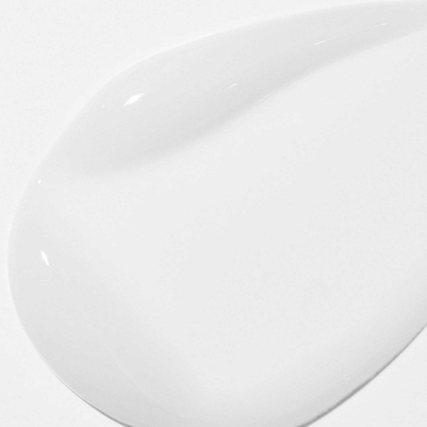 VT COSMETICS  Riddle Shot 300 50ml, crème blanche dans un cadrage rapproché sur fond clair, visuel cosmétique.