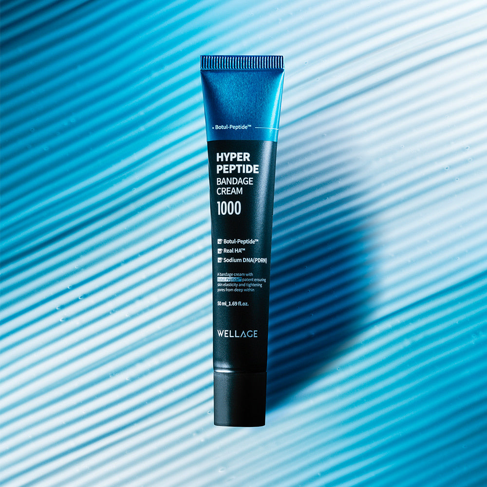 WELLAGE Hyper Peptide Bandage Cream 50ml, tube crème marquée sur fond bleu rayé, produit WELLAGE en gros plan.
