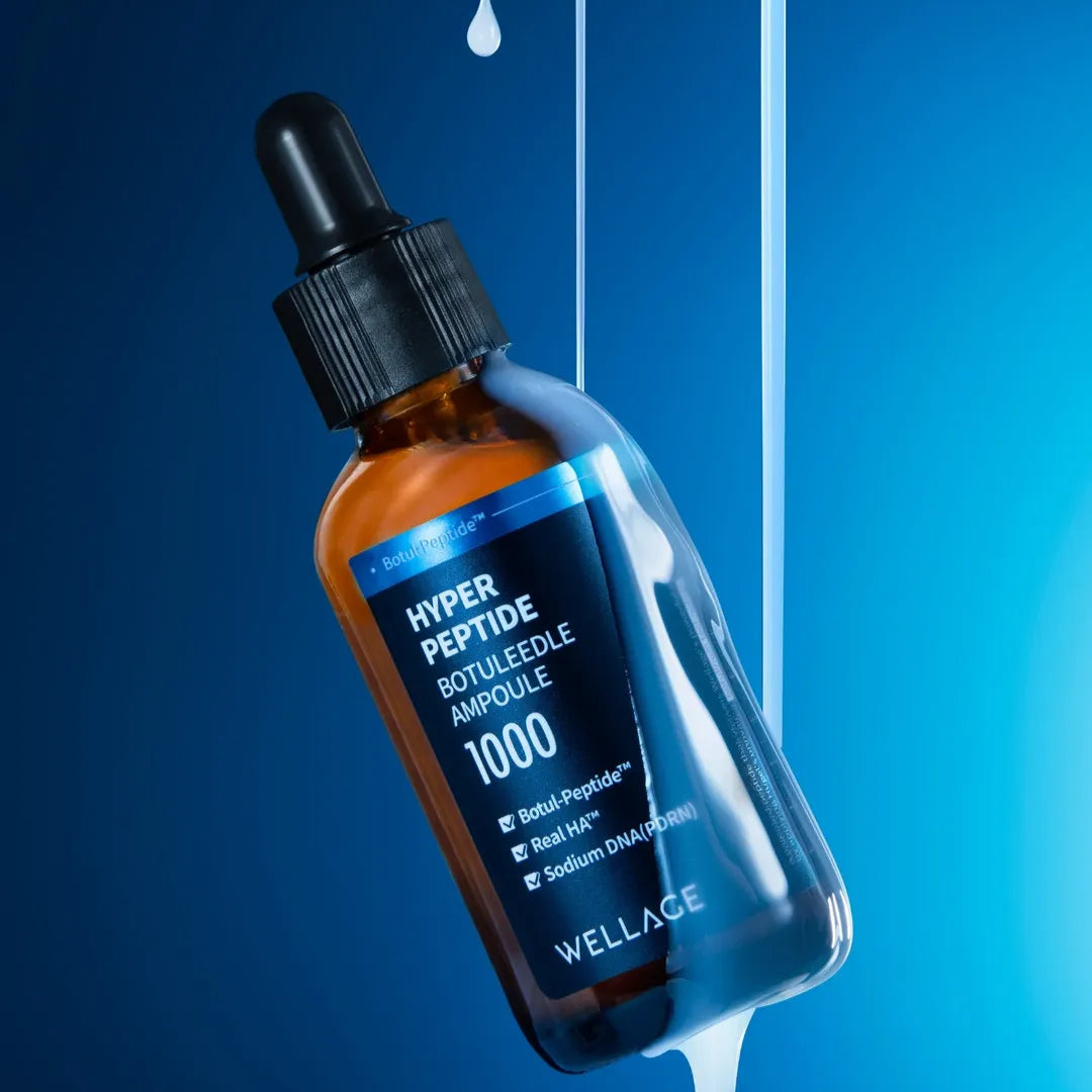 WELLAGE Hyper Peptide Botulinum Ampoule 50ml, flacon pipette WELLAGE sur fond bleu, sérum anti-âge en contexte visuel.
