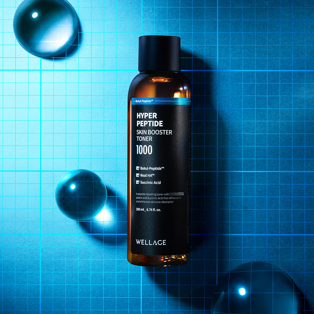 WELLAGE Hyper eptide Skin booster Toner 200ml, flacon noir WELLAGE sur fond bleu, sphères et bulles visuelles
