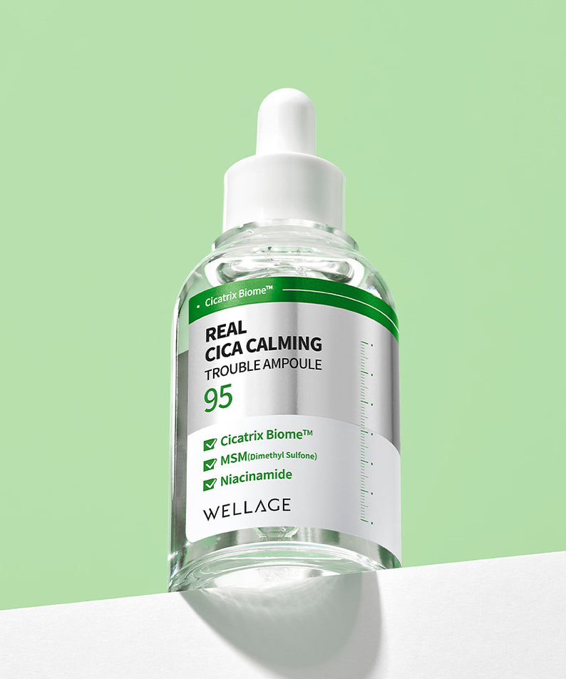 WELLAGE Real Cica Calming 95 Trouble Ampoule 50ml, flacon sérum ampoule sur fond vert clair, peau apaisée.