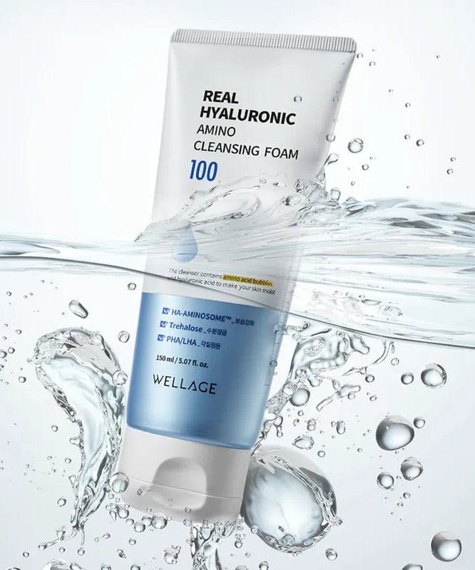 WELLAGE  Real Hyaluronic Amino Cleansing Foam 150ml : tube de mousse nettoyante, bulles d’eau, visuel soin visage