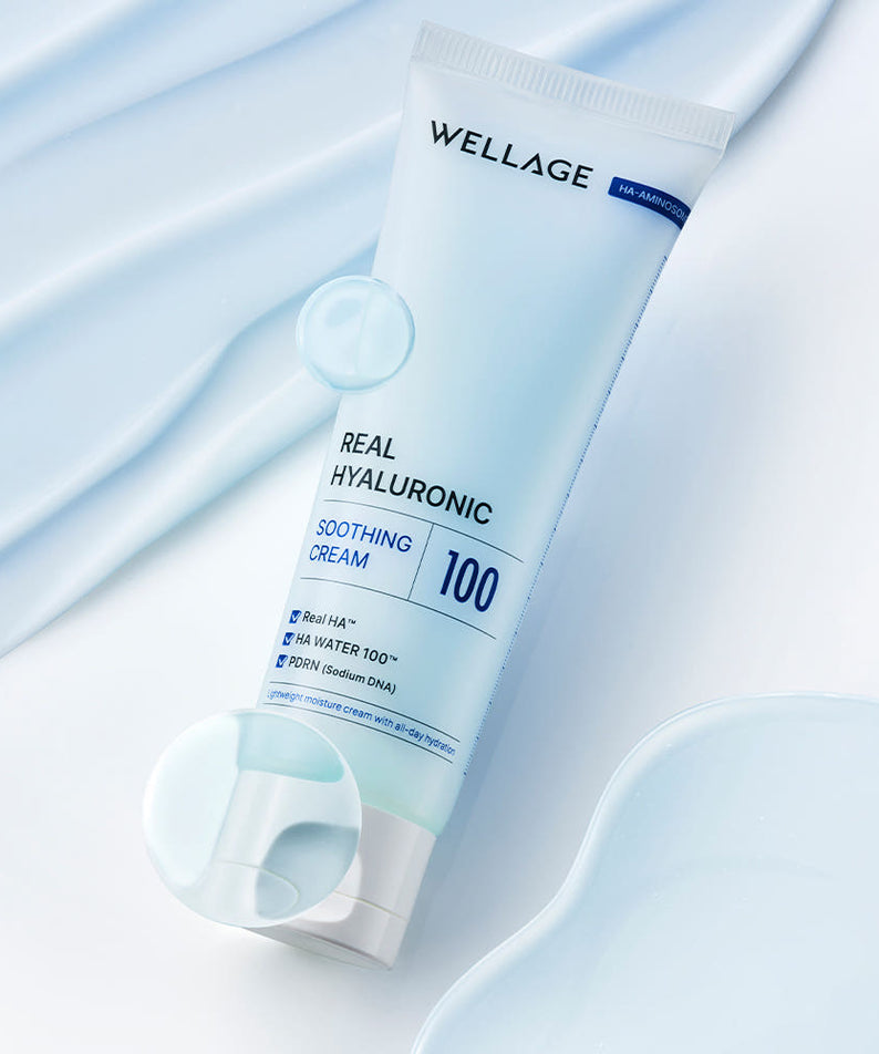 WELLAGE  Real Hyaluronic Soothing Cream 80ml, tube bleu sur fond bleu apaisant, visuel skincare premium