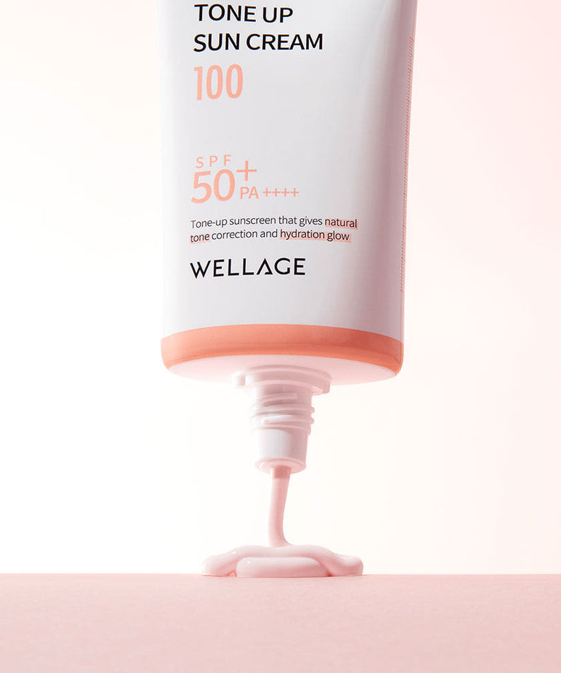 WELLAGE  Real Hyaluronic Tone-Up Sunscreen 50ml, tube sur fond rose, crème solaire SPF 50, vue produit
