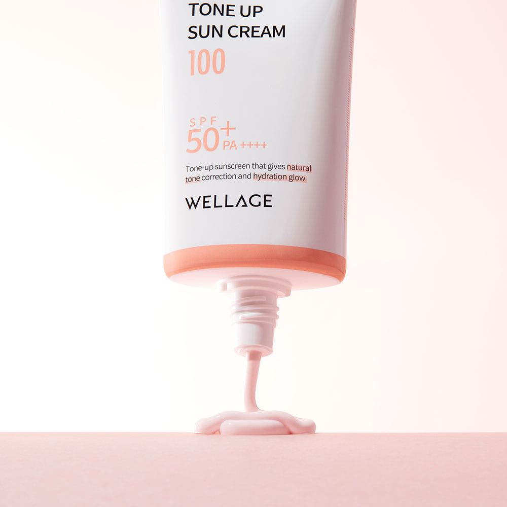 WELLAGE  Real Hyaluronic Tone-Up Sunscreen 50ml, tube sur fond rose, crème solaire SPF 50, vue produit