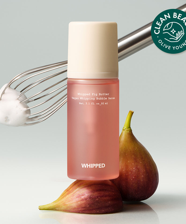 WHIPPED Butter Vegan Whipping Bubble Serum 92ml CLEAN BEAUTY, flacon rose et fouet, contexte soins visage.