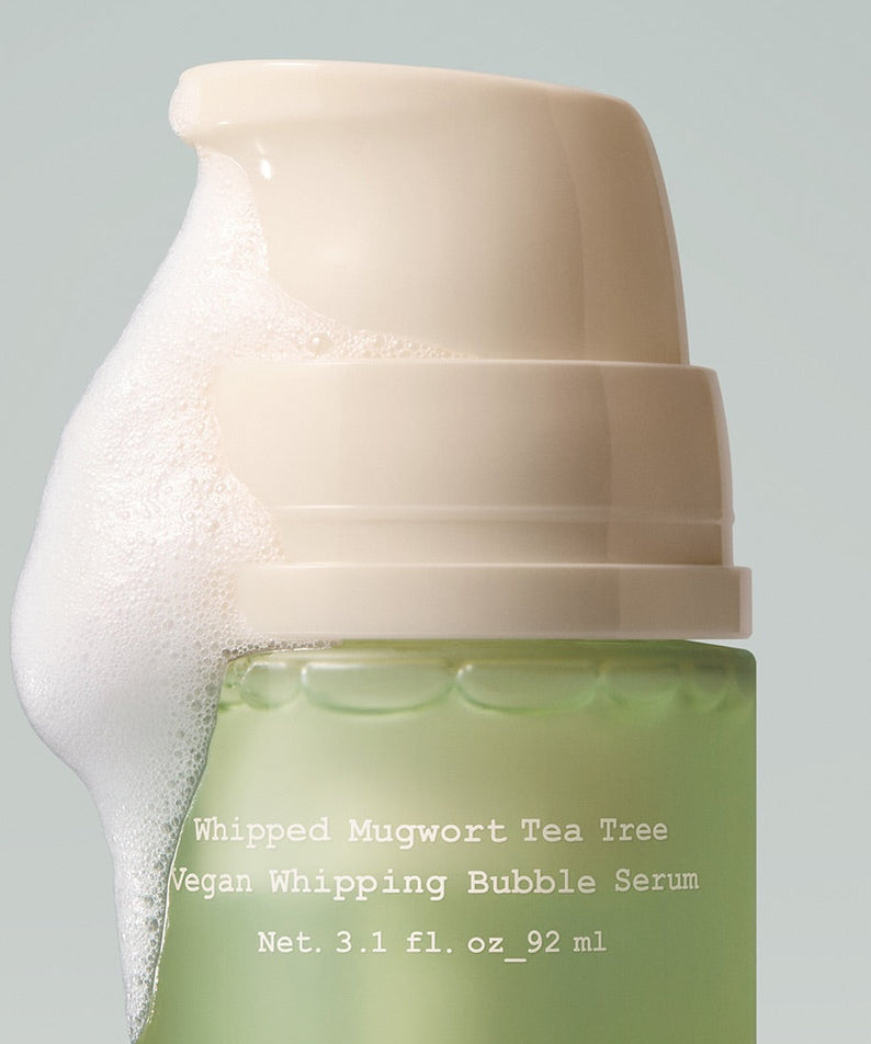 WHIPPED Mug Tree Vegan Whipping Bubble Serum 92ml sur fond clair, produit moussant à l’aspect crème, contexte visuel soin vegan.