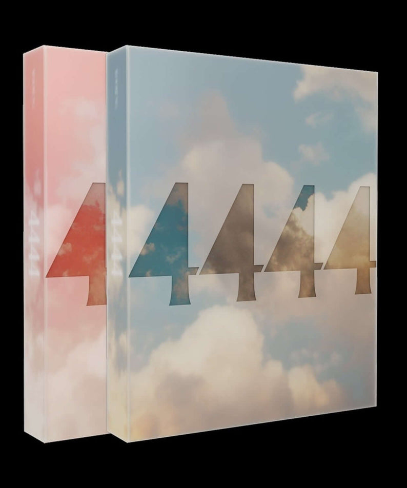 WOOSUNG - 4444 (DELUXE RED VER. / DELUXE BLUE VER.) (Random) - Album Kpop, visuel boîtiers rouge/bleu sur fond noir