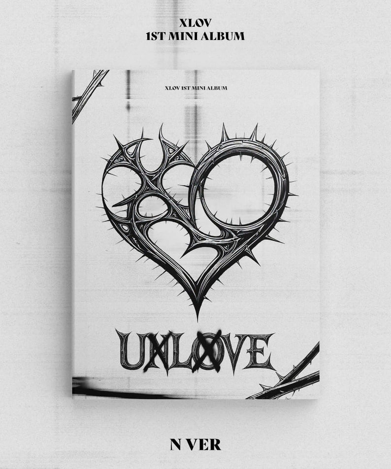 XLOV - 1ST MINI ALBUM [UXLXVE] (N VER.) - Album Kpop, pochette monochrome stylisée avec cœur et titre UXLOVE.