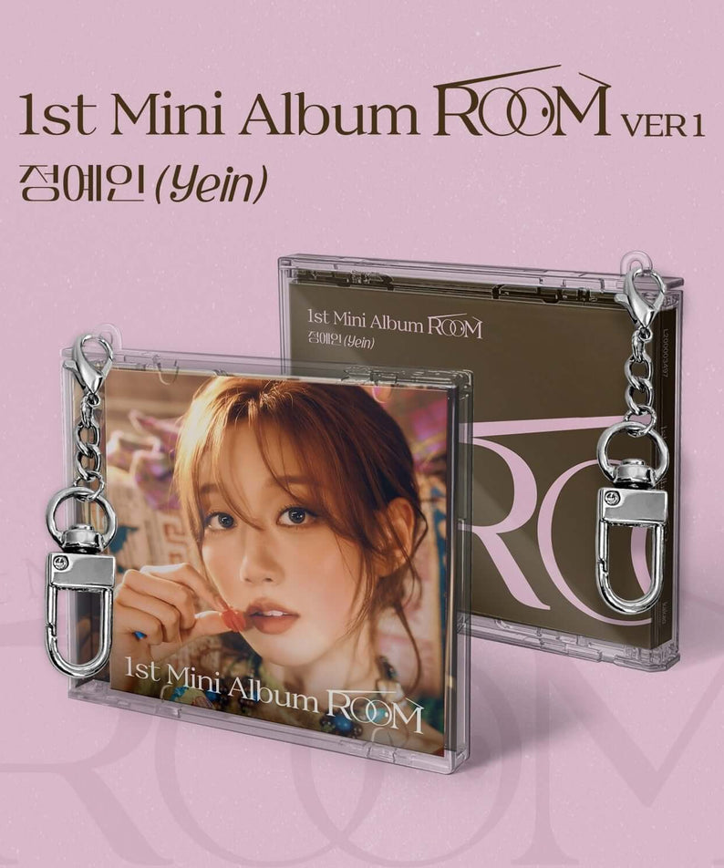YEIN - 1st Album [ROOM] VER 1 - Album Kpop : visuel rose avec boîtier et porte-clés, photo promotionnelle de la chanteuse