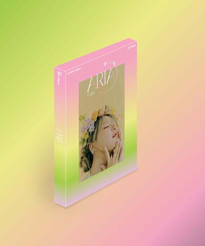 YERIN - 1st Mini Album [ARIA] (Day ver.) - Album Kpop, coffret rose/vert avec portrait YERIN sur fond dégradé
