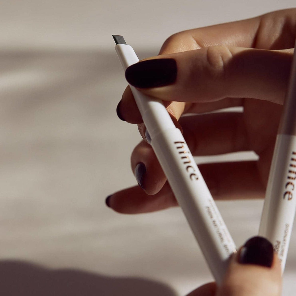 HINCE Signature Brow Pencil en stock sur Ma Petite Corée